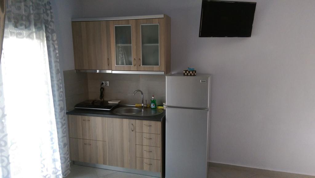 Aimilias Family Apartments Nea Vrasna Exterior photo