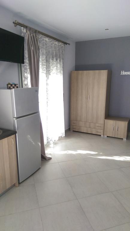 Aimilias Family Apartments Nea Vrasna Exterior photo